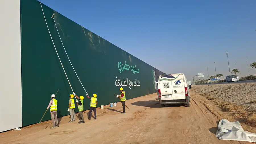 تنظيف لوحات المحلات - شركة الجواد