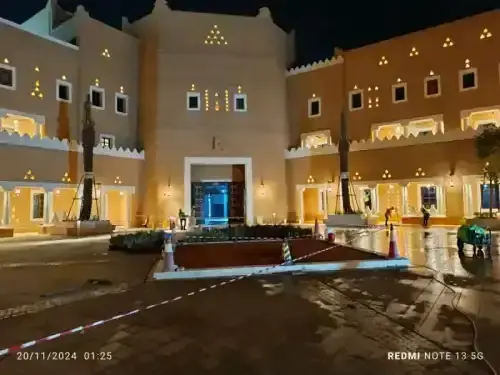 عملية غسيل سجاد بالبخار في الرياض بواسطة فريق شركة الجواد لإزالة البقع الصعبة والتعقيم.
