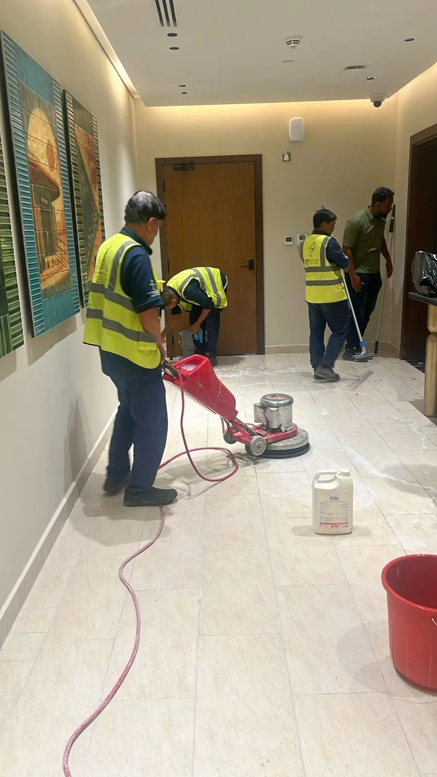 قبل التنظيف - قبل وبعد جلي وتلميع رخام فيلا بالرياض - تلميع أرضيات بالكريستال بواسطة فريق شركة الجواد_aljawadcleaning