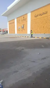 تنظيف وتلميع مواقف المجمعات السكنية والأرصفة الخارجية (الرياض)