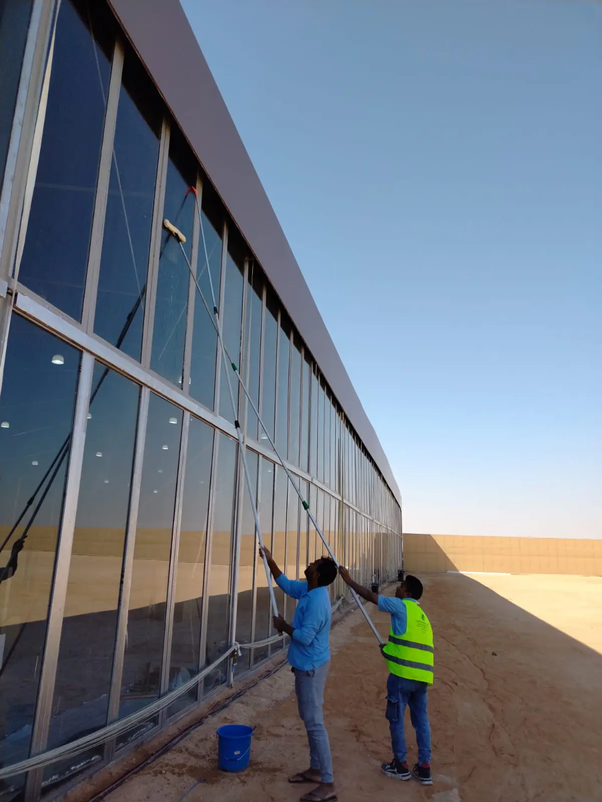 تنظيف واجهة محل زجاجية في الرياض